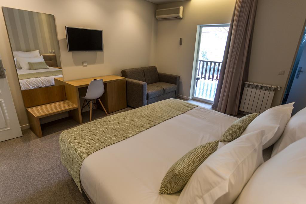 Adelaide Hotel Geres Exterior photo